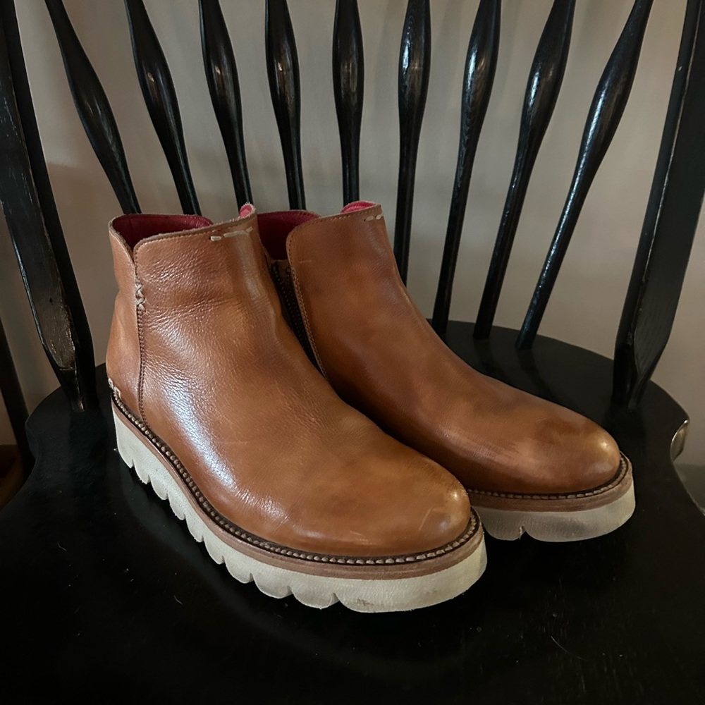 Bedstu Lydyi Boots Tan Rustic size 8.5